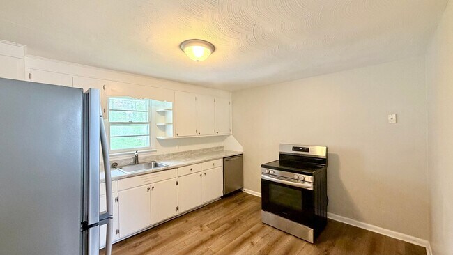 Building Photo - Updated One-Level Brick Home with Mountain Views