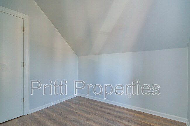 Building Photo - 7432 S Maryland Ave