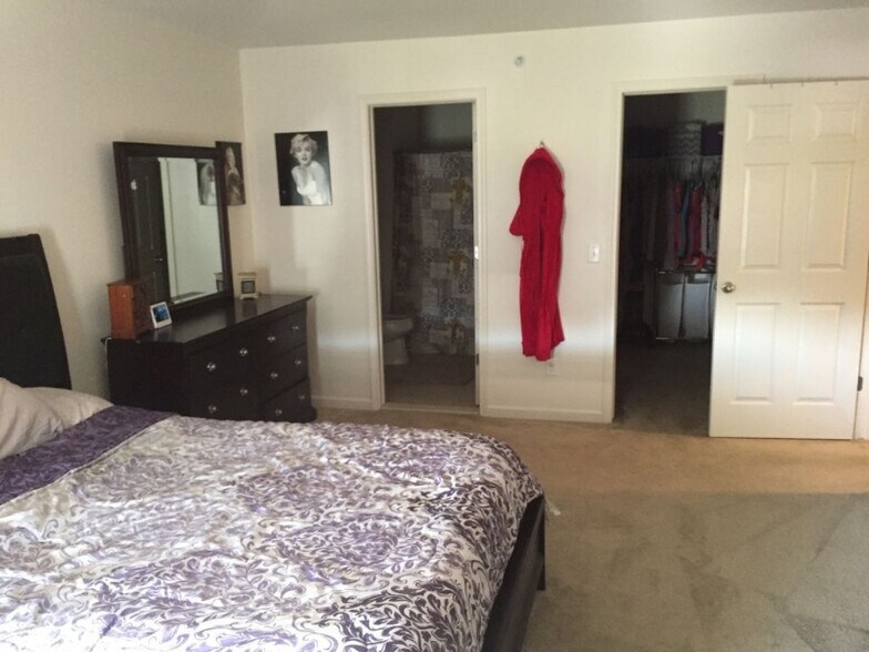Building Photo - 2604 Riversedge Dr