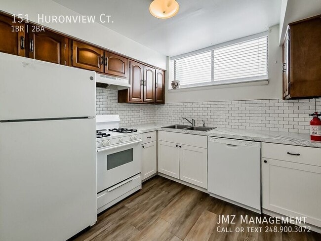 Building Photo - 151 Huronview Ct