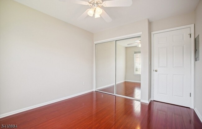 Building Photo - 157 Potomac Dr