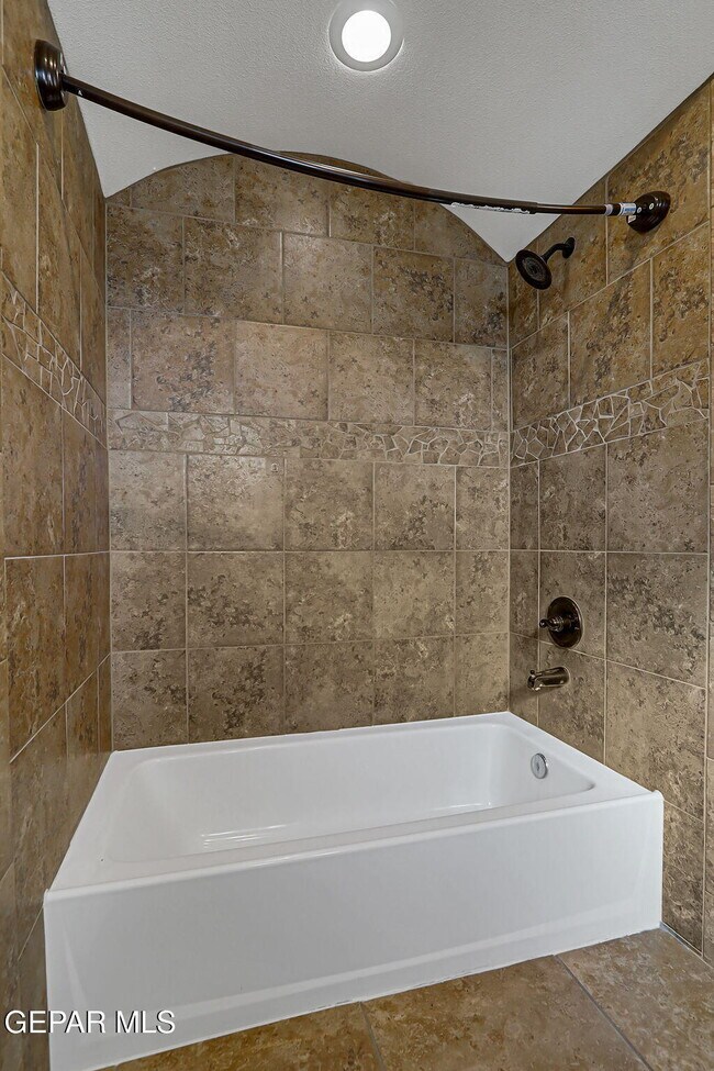 Building Photo - 2436 Eastern Sky St