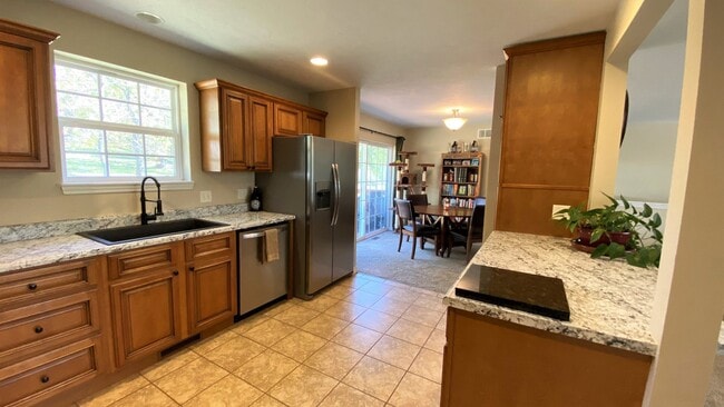 Building Photo - Gorgeous 3 Bedroom, 2 Bathroom Split Level...