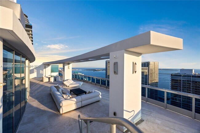 Building Photo - 200 Biscayne Blvd Way