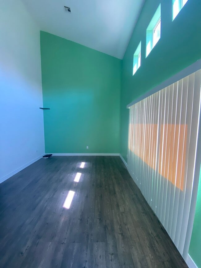 Building Photo - AMERICANA Property Mgmt - Gated 2beds -2baths Townhouse in Spring Valley