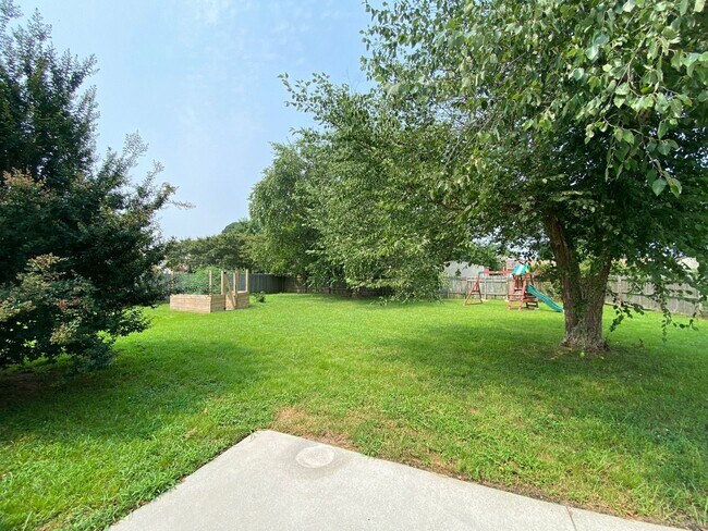 Building Photo - Charming 3-Bedroom Ranch !! "ASK ABOUT OUR...