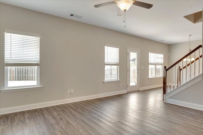 Building Photo - MOVE IN READY BY AUG - 1 -2026