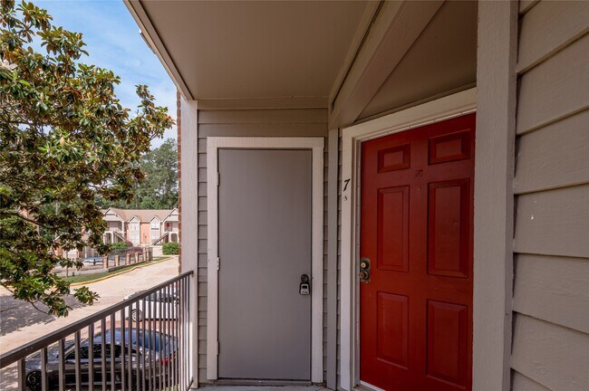 Building Photo - 2402 Sycamore Ave