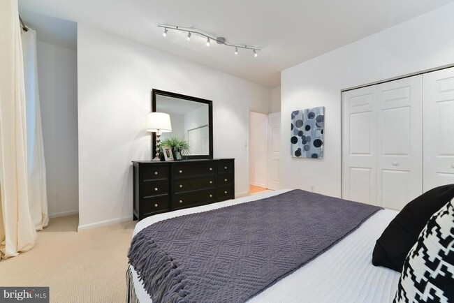 Building Photo - 1843 Mintwood Pl NW