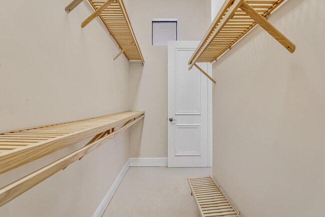 Building Photo - 10513 Versailles Blvd