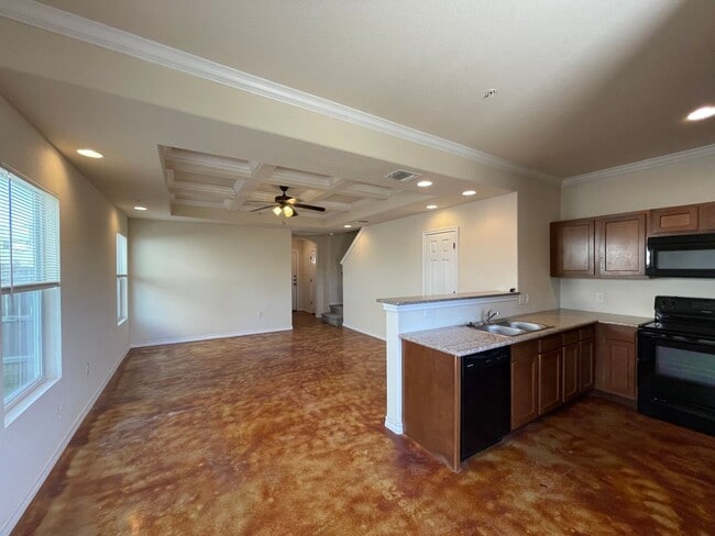 Building Photo - Town home for rent