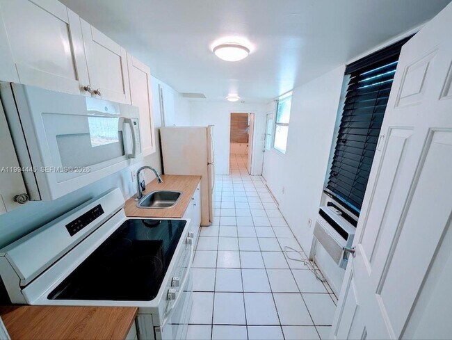 Building Photo - 1825 Harding St