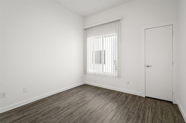 Building Photo - 5712 Winsome Ln