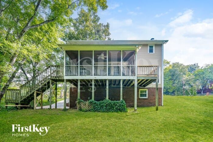 Building Photo - 1313 Colonial Way
