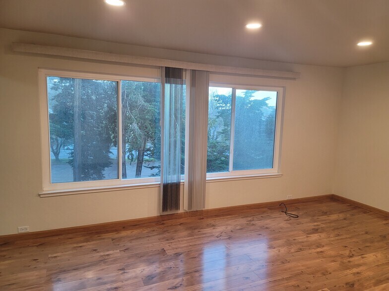 Building Photo - 132 Locksley Ave
