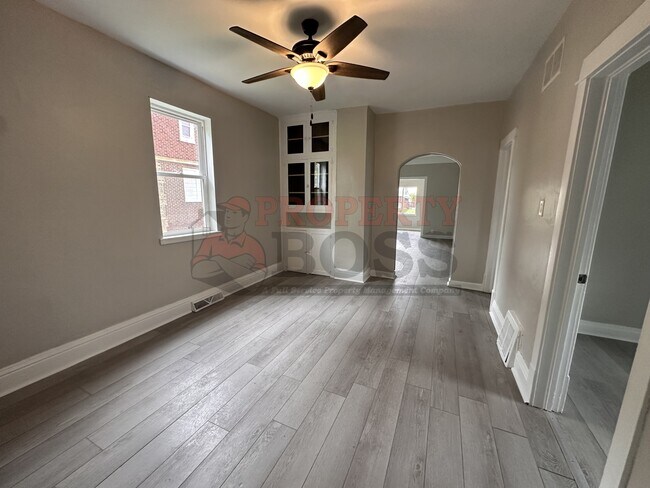 Building Photo - 840 W 19th Ave
