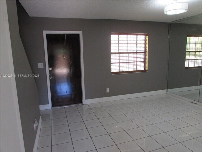 Building Photo - 5555 Ludlam Rd