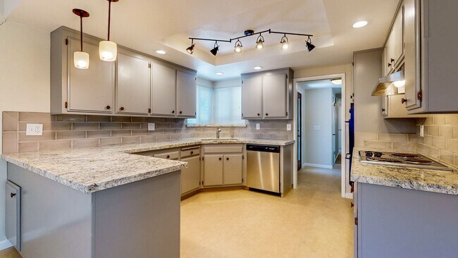 Building Photo - Rincon Valley Single Level, Landscaper Included!