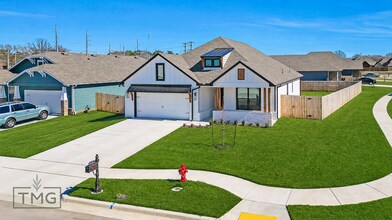 Building Photo - Gorgeous 4/2.5/2 on a corner lot!