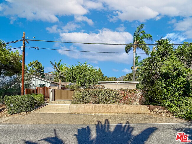 Building Photo - 2123 Sycamore Canyon Rd