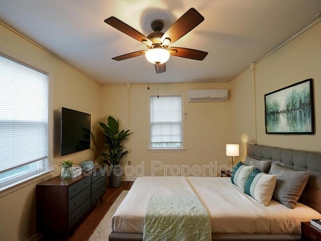 Building Photo - 334 W Hampton Ave