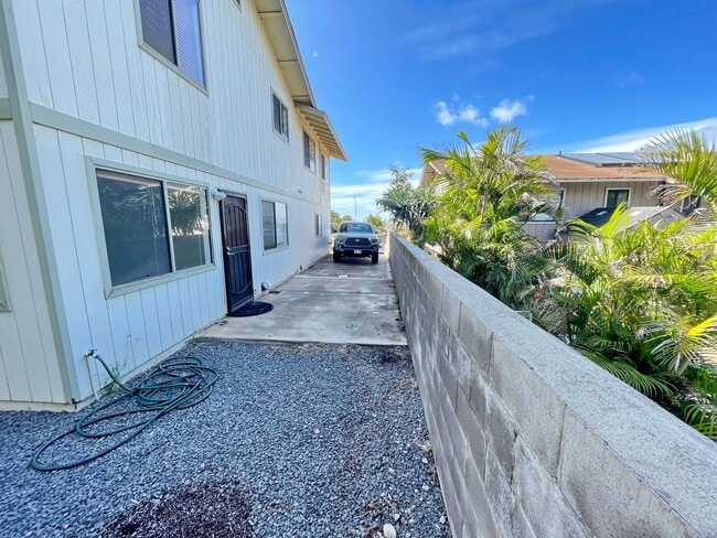 Building Photo - South Kihei 2 Bedroom / 1 Bathroom Unfurnished downstairs unit  - Peekaboo Ocean View