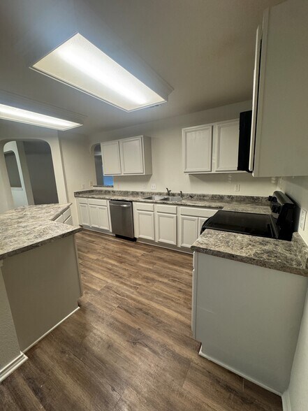 Building Photo - 8411 Sunset Canyon Dr