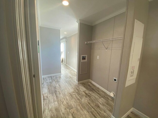 Building Photo - 129 Zimmer Dr W
