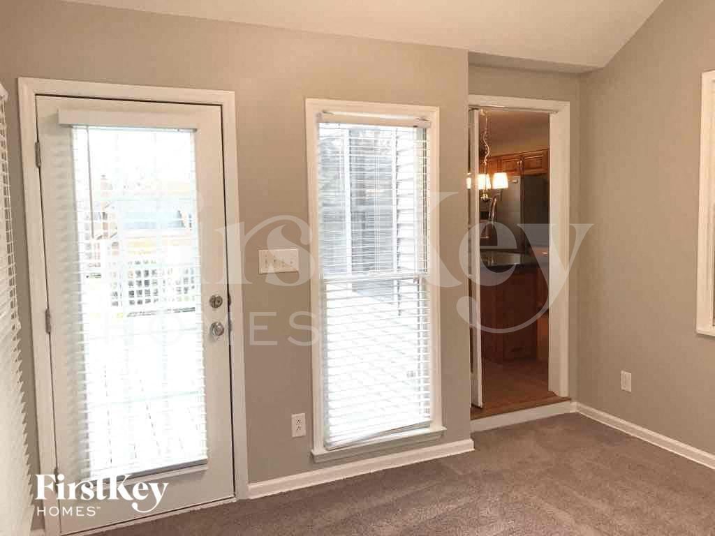 Building Photo - 3220 Ivy Creek Rd