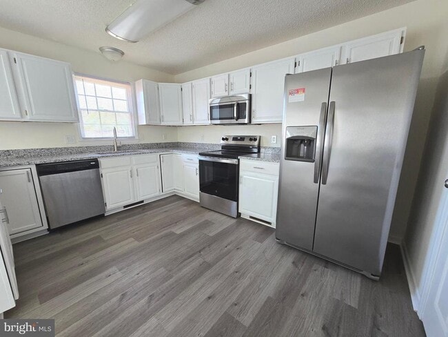 Building Photo - 23 Lordship Ln