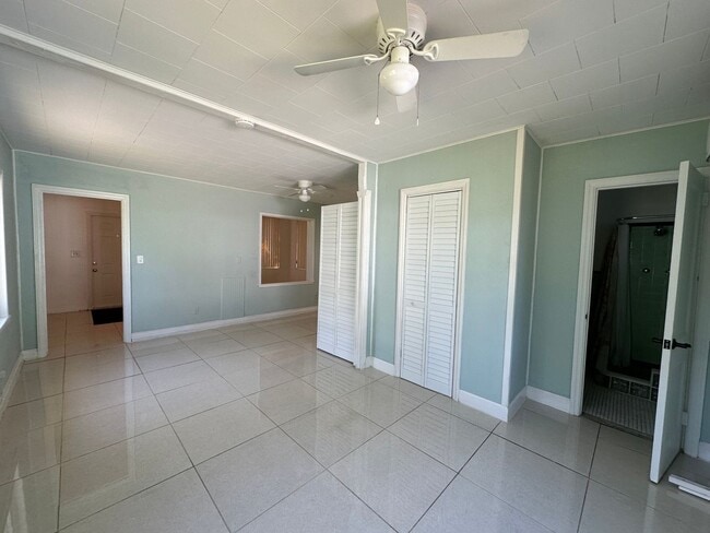 Building Photo - Charming Studio House in Oakland Park