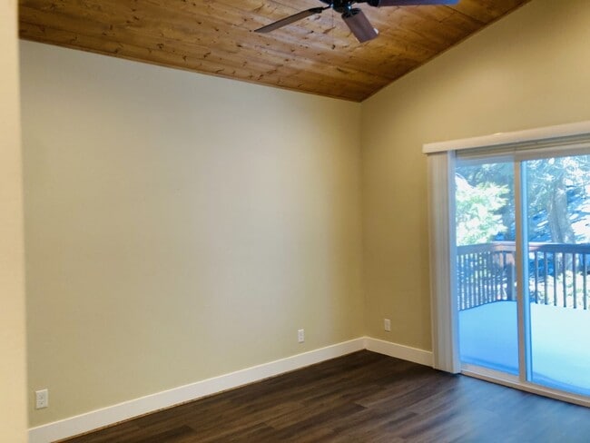 Building Photo - Desirable Ranch Style Home - All Main Level Living Space plus Two Car Garage