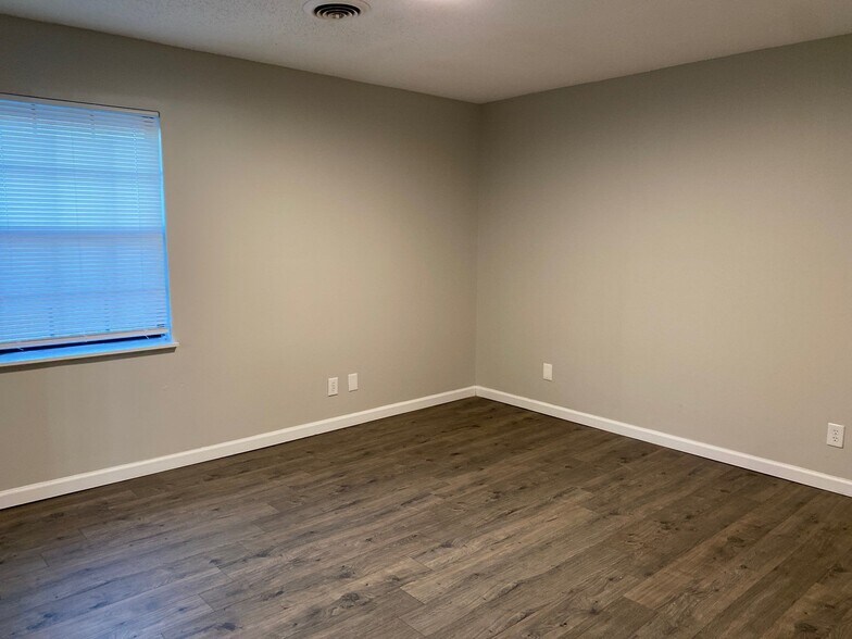 Building Photo - 36 Sta Les Cv