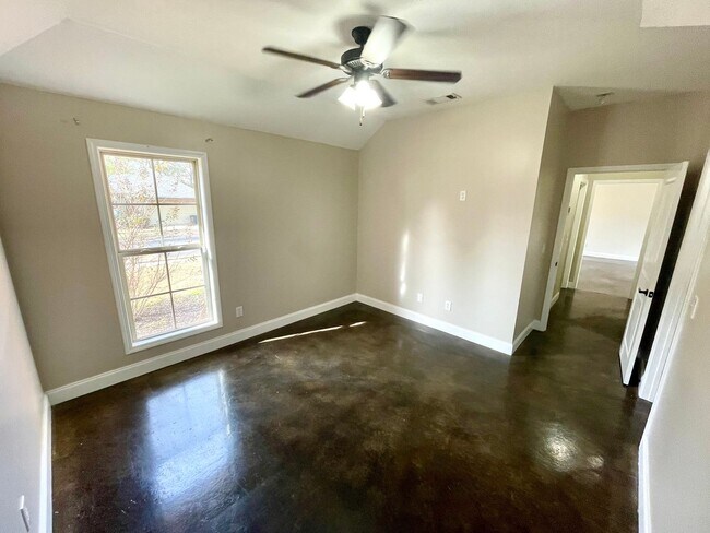 Building Photo - 106 Harvey Cir
