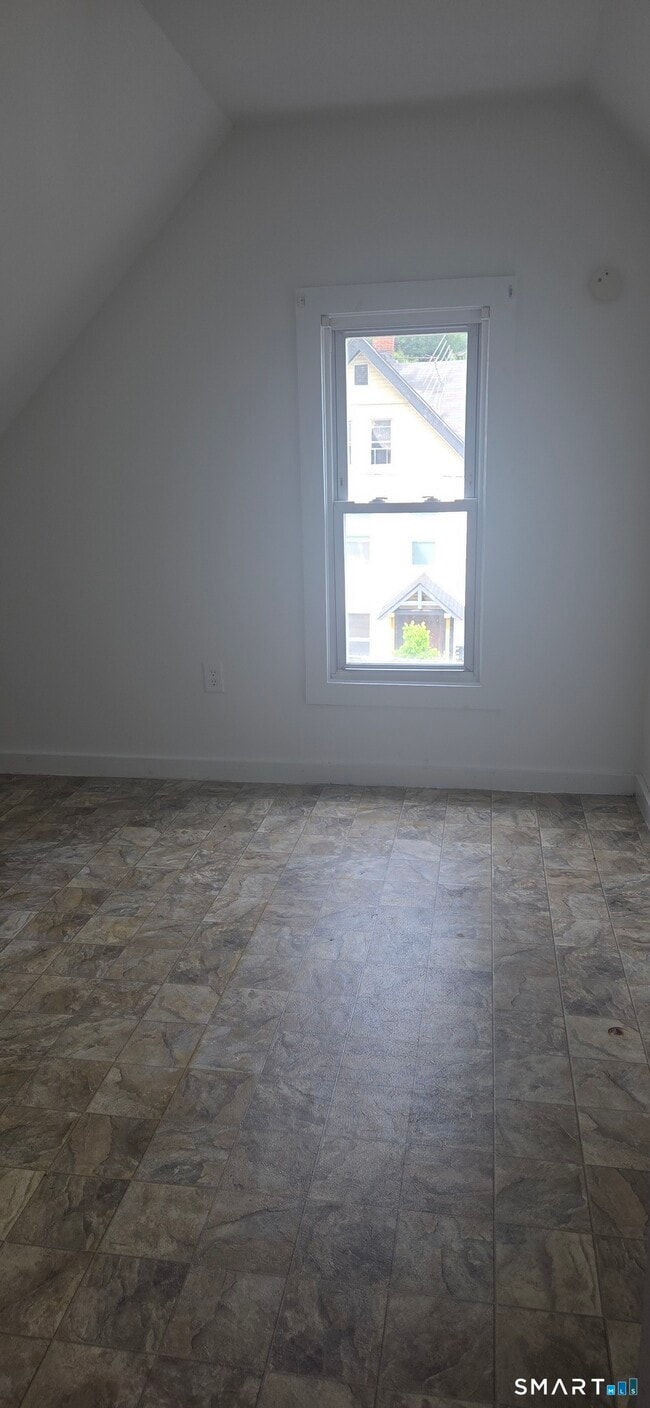 Building Photo - 426 Poplar St