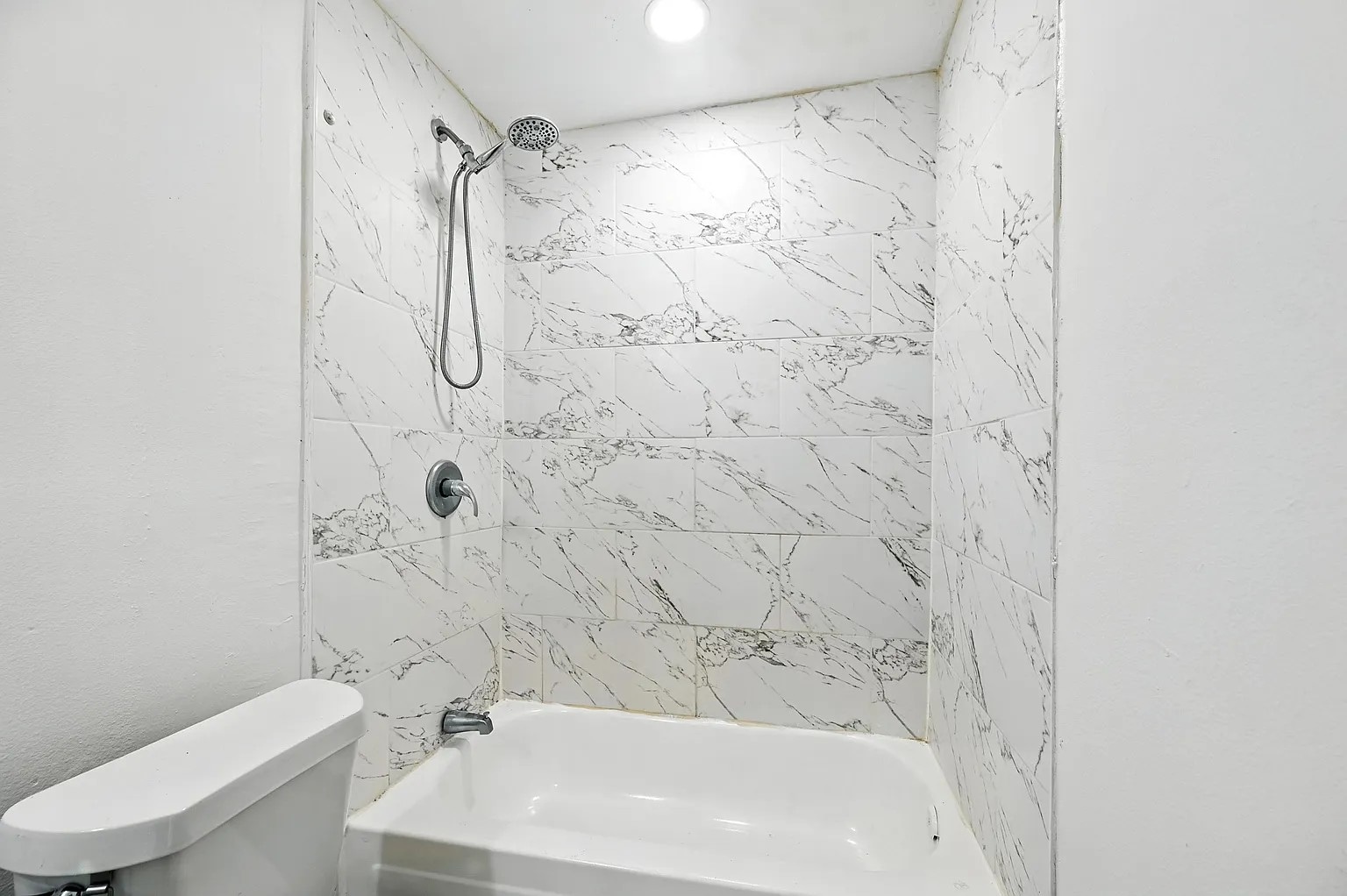 Building Photo - 320 T a Carroll Ave