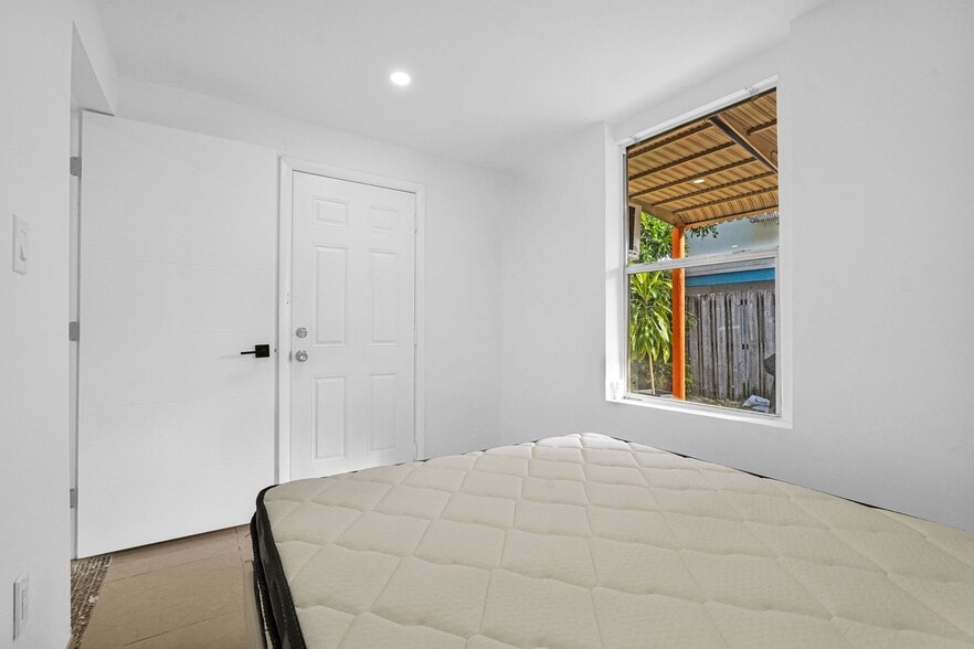 Building Photo - 2419 Coolidge St