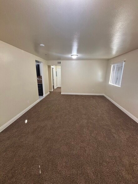 Building Photo - 139 E 110th St