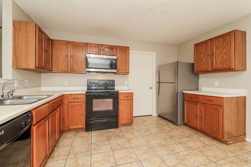 Building Photo - 5112 Royal Burgess Dr