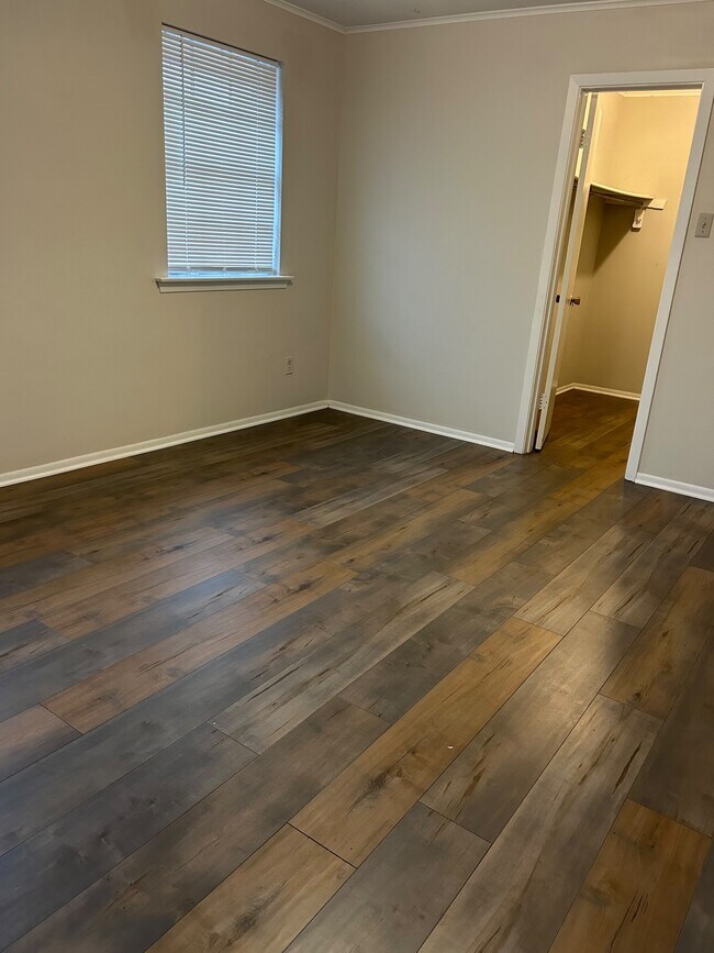 Building Photo - 4634 Belle Dr