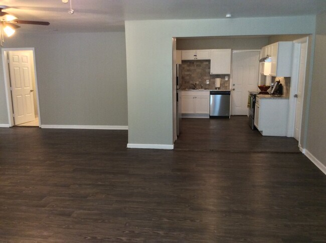 Building Photo - PRE-LEASING FOR AUGUST! 3 Bed/2 Bath Home Near TTU, LCU, and Medical District