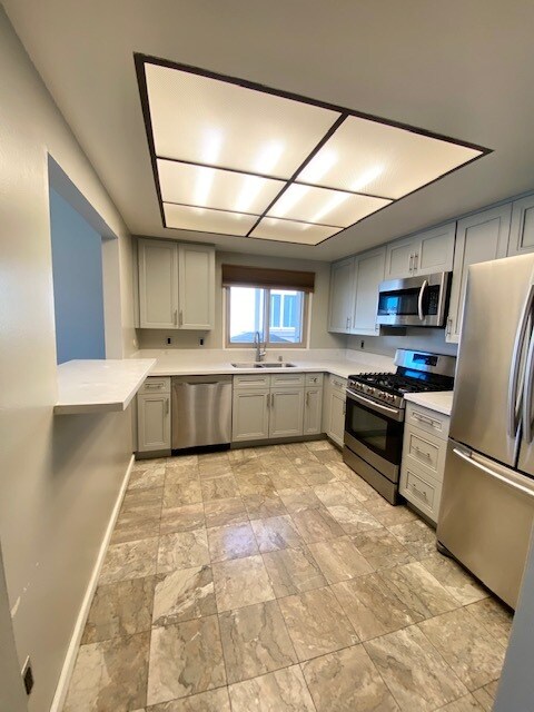 Building Photo - 6716 Clybourn Ave