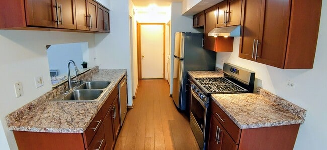 Building Photo - 300 Teak Ln