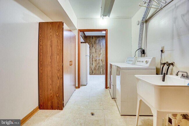 Building Photo - 4771 Parkman Ct