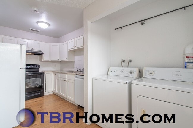 Building Photo - 8656 W 62nd Pl