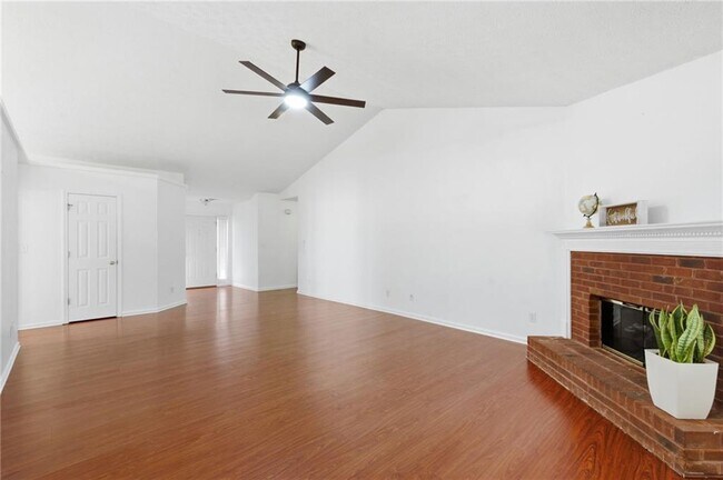 Building Photo - 575 Chandon Way