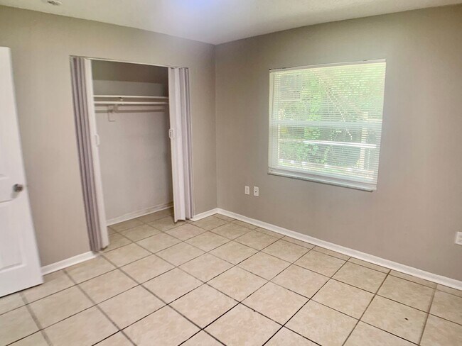 Building Photo - 1114 Birchwood Ct