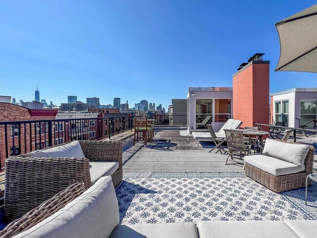 Building Photo - 222 Grand St