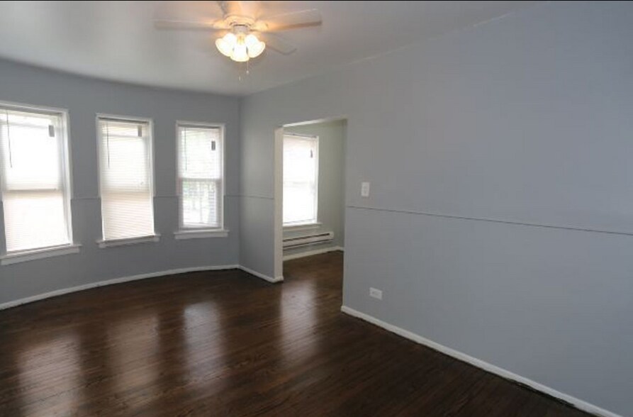 Building Photo - 4527 N Malden St