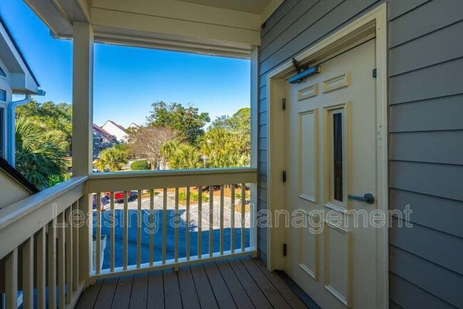 Building Photo - 242 Little Oak Island Dr